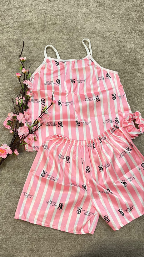 ست لباس خواب ساتن راهراه صورتی مدل ویکتوریاPink Dream